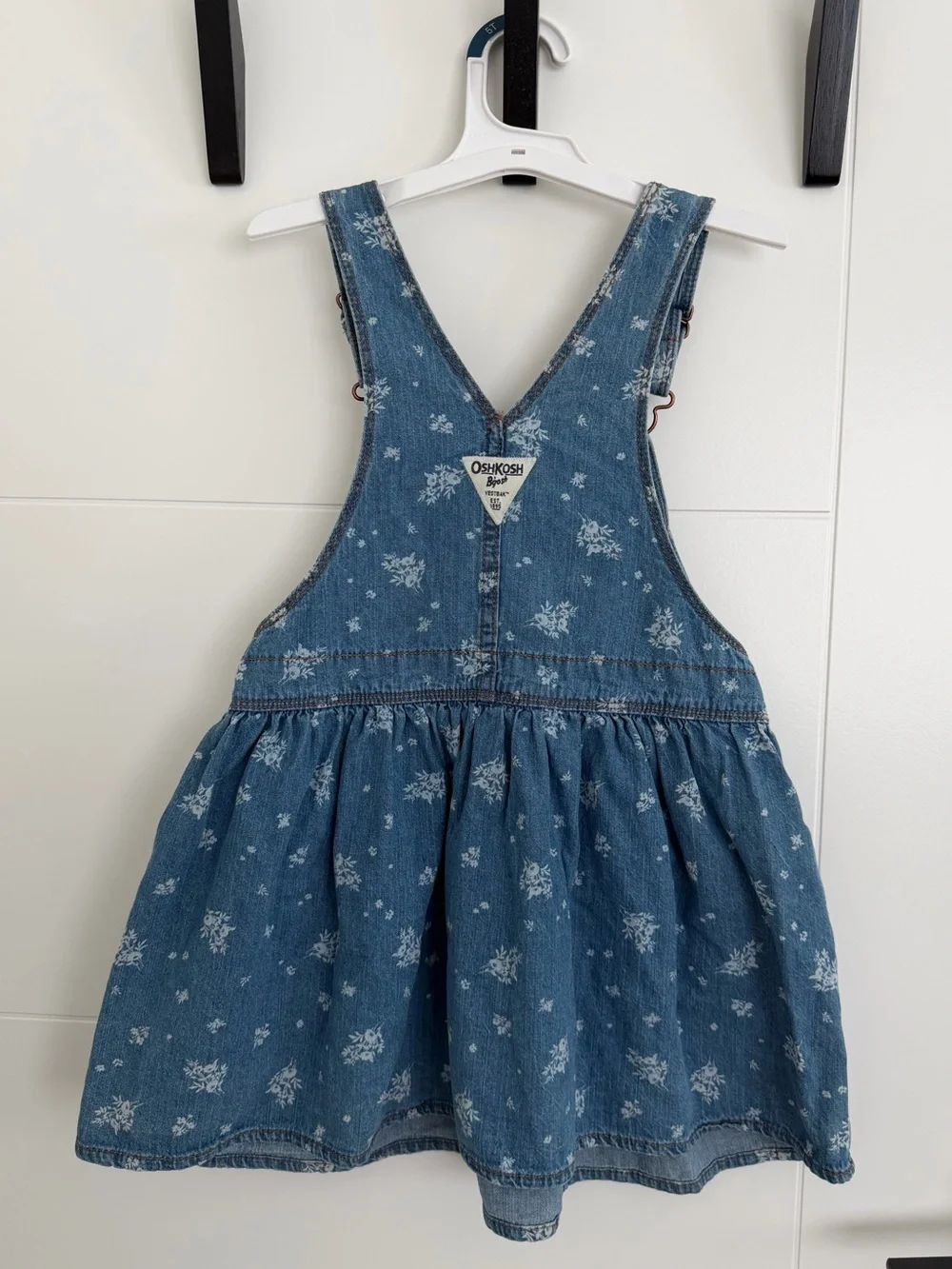 New 5T OshKosh B’gosh Floral Denim Skirtall Dress Toddler Girls Overall Dress